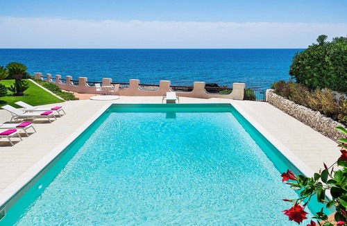 Fontane Bianche Villa | Luxury seafront villa with pool - 12 pax