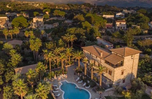 Partanna Villa | Luxury villa/ Private Heated Pool / Private Garden
