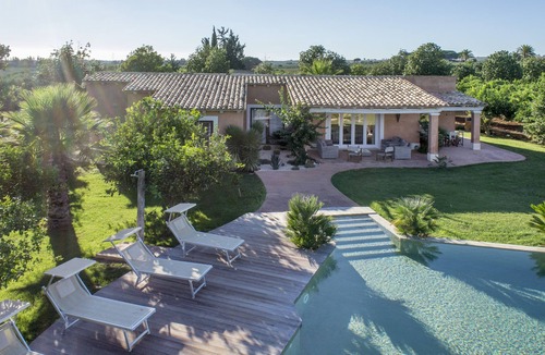 Castelvetrano Villa | Luxury villa with pool near Selinunte - 3 bedrooms, 3 bathrooms