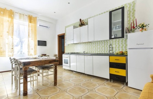 Montegrappa Apartment | Maison d'Orleans air-conditioned apartment