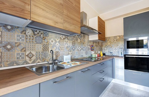 Patti Apartment | Malluzzo Holidays Apartment with Hill View, Wi-Fi, and Air Conditioning