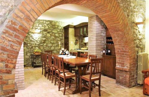 Sugano House | Mansion in Prodo near Lake Bolsena