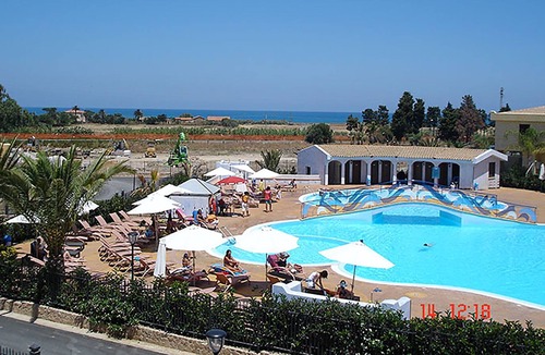 Campofelice di Roccella Villa | Mareluna Family Resort - Villa 4 - Wi-Fi and A / C!
