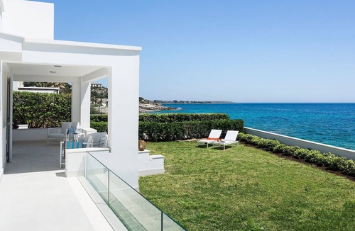 Fontane Bianche Villa | Mariol - 4 People, Jacuzzi, on the Sea, Garden, Wifi, A/C