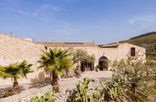 Buccheri Hotel | Masseria Fortificata Lo Zafferaneto