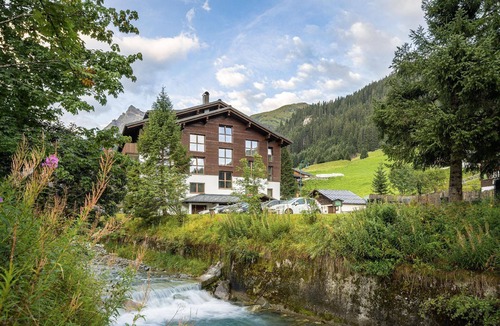 Gargellen Apartment | Modern Apartment in Gargellen with Little Garden