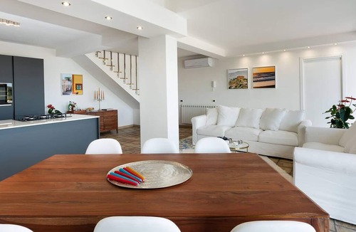 Borgo Bonsignore Villa | Modern private villa with pool and sea views