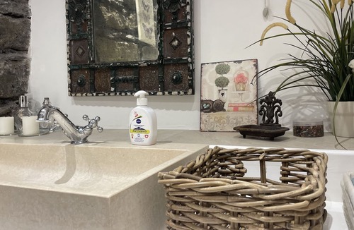 Gravina di Catania Villa | Modern villa with indoor pool