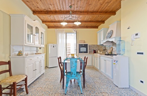 Santa Maria del Focallo Villa | Modern Villa, Pool & Beach Proximity