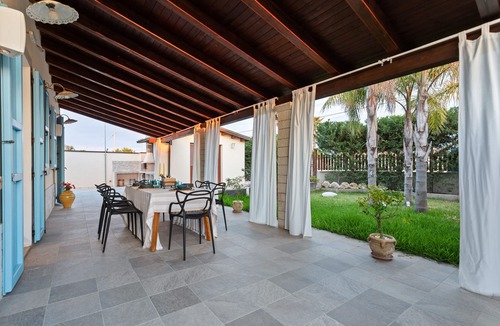 Santa Maria del Focallo Villa | Modern Villa, Pool & Beach Proximity