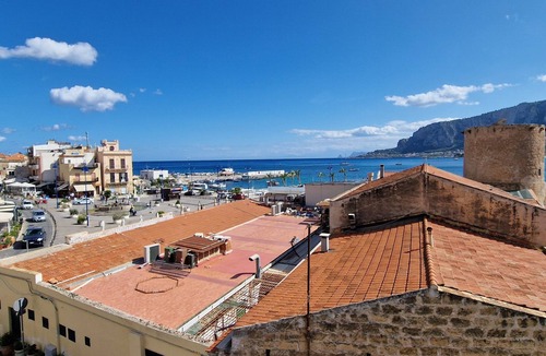 Mondello Apartment | MONDELLO VIEW WHITE HOUSE