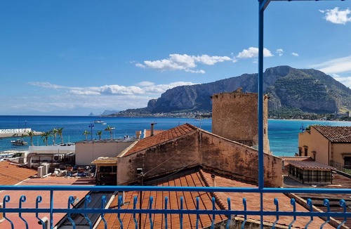Mondello Apartment | MONDELLO VIEW WHITE HOUSE