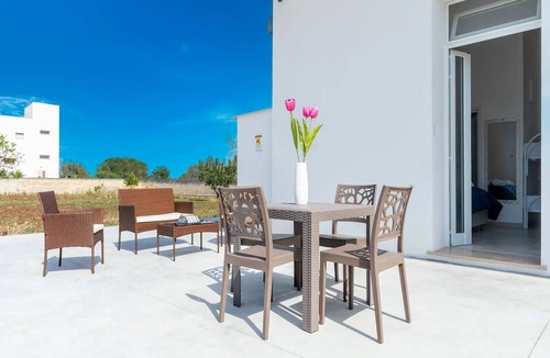 Boncore House | Monolocale Vela – Nuovo con Wi-Fi, Clima e Giardino a Torre Lapillo