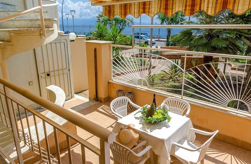 Roccalumera Apartment | Morgana House-Beachfront