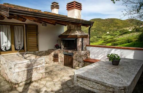 San Marco d'Alunzio House | Mountain Retreat With View Of Aeolian Islands
