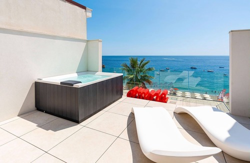 Letojanni House | My Rental Homes - Casa Pink sea front apartment in Letojanni