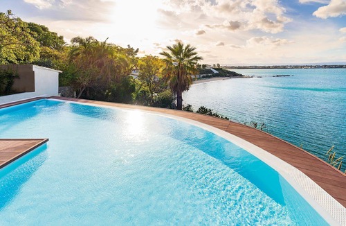 Syracuse Villa | My Rental Homes - Sea Art Villa luxury property with pool 4 bedrooms 8 sleeps