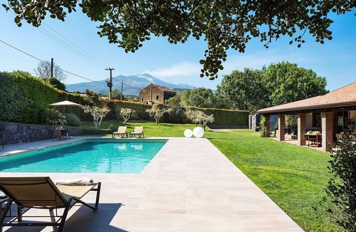 Viagrande Villa | My Rental Homes - Villa Monte Serra private pool and Gym