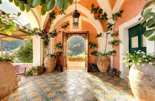 Liparlati Villa | My Rental Homes - Villa degli Affreschi immersed in a 1000 sq m garden with pool