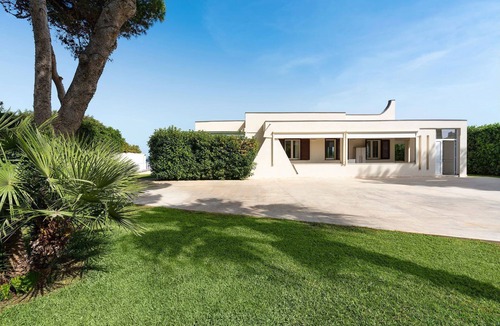 Noto Marina Villa | My Rental Homes - Villa Sea Star: jacuzzi, sun terrace and direct access to the sea
