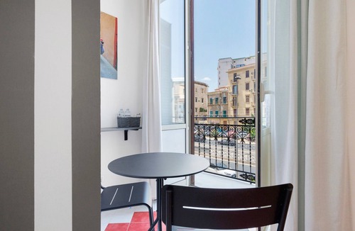 Corso dei Mille - Sant'Erasmo Apartment | 'Myla's Rooms - 1' Room with Balcony, Wi-Fi and Air Conditioning