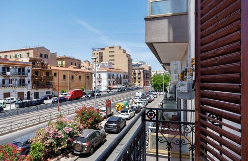 Corso dei Mille - Sant'Erasmo Apartment | Myla's Rooms 2 with Balcony, Wi-Fi and Air Conditioning