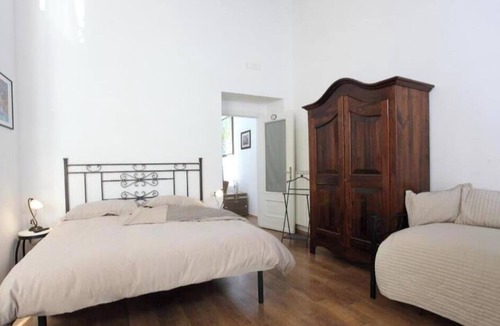 Naples City Centre Bed & Breakfast | Naples Pietrasanta LT | Historic Charm in the Heart of Downtown Naples