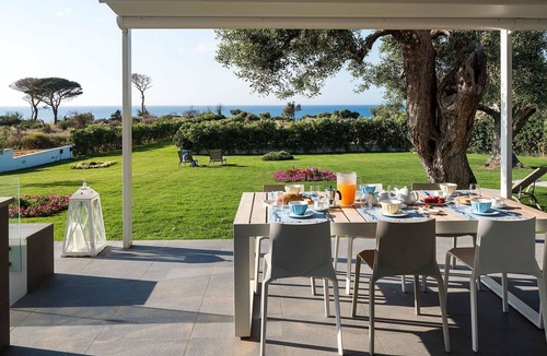 Cefalu Villa | Neptune - Villa in front of the Sea for 6 People, WIFI, A/C, Garden