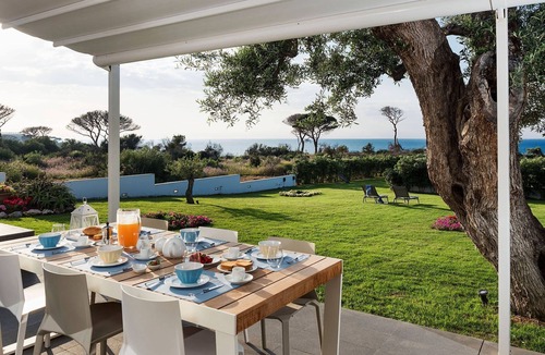 Cefalu Villa | Neptune - Villa in front of the Sea for 6 People, WIFI, A/C, Garden