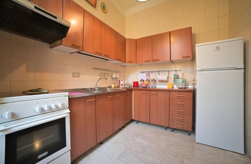 Vittoria Apartment | ‘Nero D’Avola’ Apartment with Balcony, Wi-Fi and Air Conditioning