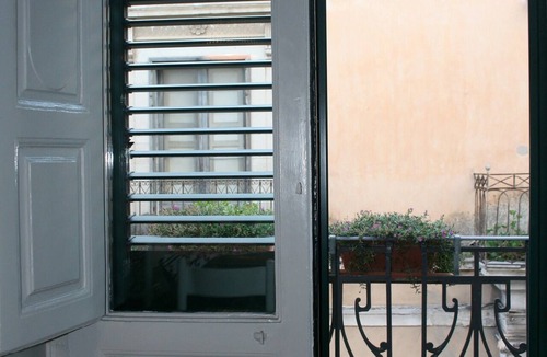 Vittoria Apartment | ‘Nero D’Avola’ Apartment with Balcony, Wi-Fi and Air Conditioning
