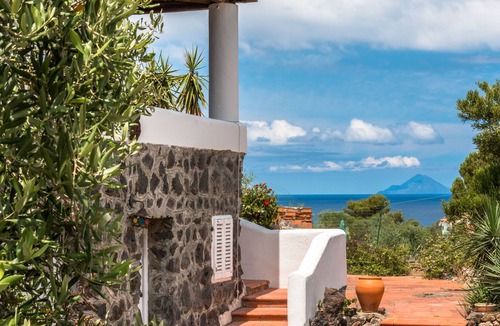 Vulcanello Villa | NERO DI CENERE, AEOLIAN STYLE VILLA ON THE VOLCANO ISLAND
