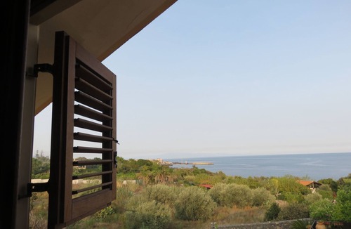 Santa Tecla Apartment | Nette Wohnung in Acireale mit Terrasse und Pool by Interhome