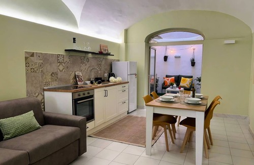 Borgo-Sanzio Apartment | NEW Central Stylish Flat/Private Patio/2min Subway