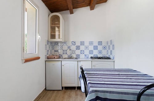 Villalba Apartment | NEW LIFE Villalba Resort – Apartment '106' with Shared Terrace, Wi-Fi & Air Conditioning