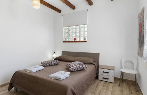 Villalba House | NEW LIFE Villalba Resort - Room '101' with Shared Terrace, Wi-Fi and Air Conditioning