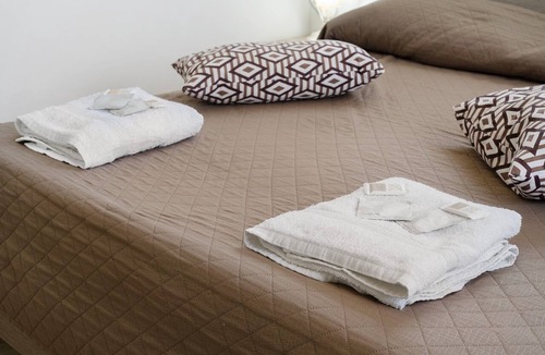Villalba House | NEW LIFE Villalba Resort - Room '101' with Shared Terrace, Wi-Fi and Air Conditioning