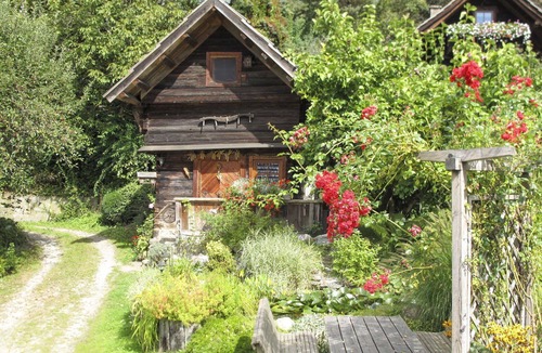 Einode bei Villach Villa | Nice apartment in villa for 4 people with WIFI, TV, terrace and pets allowed