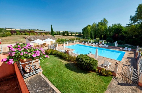 San Brizio Apartment | Nice apartment for 2 people with WIFI, pool, TV and balcony, close to Spoleto