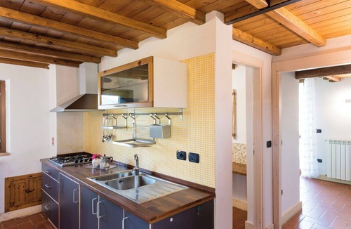 Montefiascone Villa | Nice apartment in villa with WIFI, hot tub, pool, TV, patio, pets allowed and panoramic view