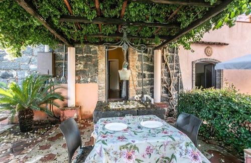 Santa Venerina House | Nice home in Santa Venerina with house a mountain view