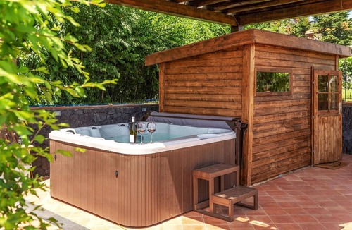 Coste House | Nice home in Sant'Alfio with sauna
