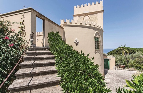 Venetico House | Nice home in Venetico -ME-