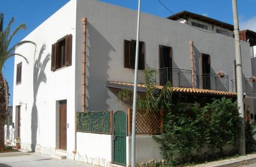 Castelluzzo House | Oasi del Sole - sun and sea -Casa Colombo