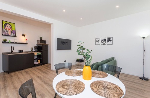 Belpasso Apartment | ‘Oasis By Ziira’ Apartment with Private Terrace, Wi-Fi and Air Conditioning