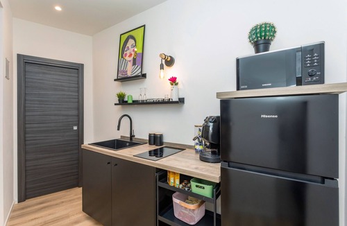 Belpasso Apartment | ‘Oasis By Ziira’ Apartment with Private Terrace, Wi-Fi and Air Conditioning