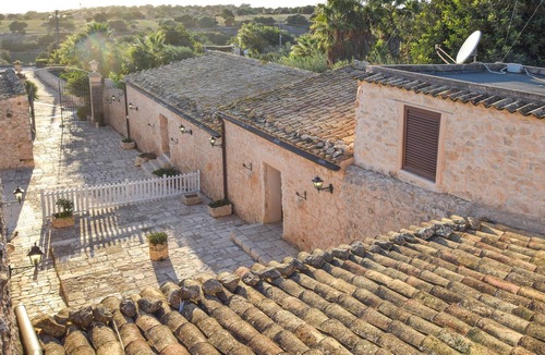 Ragusa House | Old farmhouse with large pool area and plenty of space.