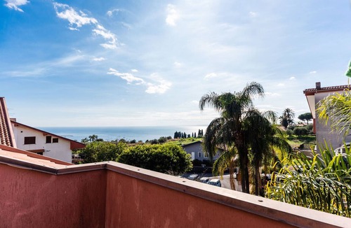 Aci Catena House | Olive Villa with Garden by Wonderful Italy