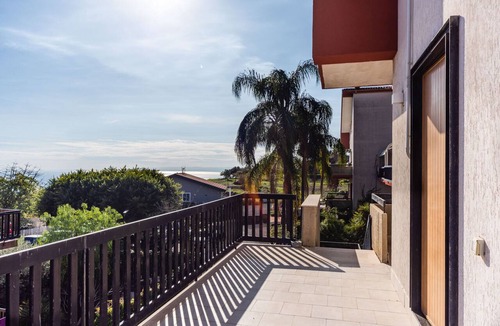 Aci Catena House | Olive Villa with Garden by Wonderful Italy