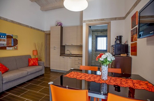 Marina di Ragusa Villa | Orange villa with lawn and use of swimming pool and jacuzzi only 300 meters from the sea